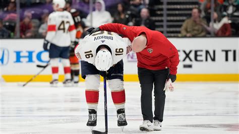 Barkov won’t play Monday, will be listed as day to day with hurt knee, Panthers say